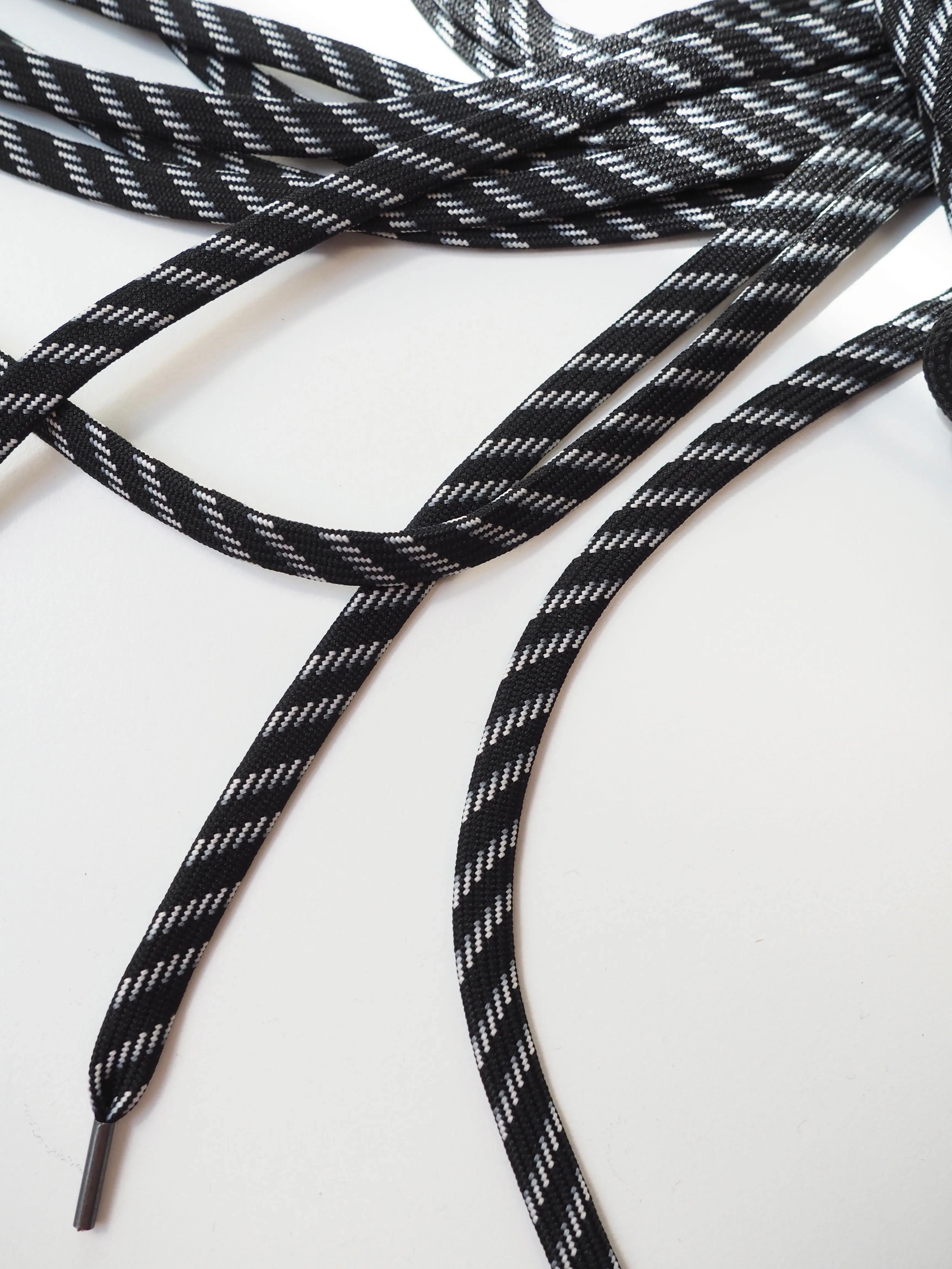 Black   White Jacquard Flat Laces 9mm