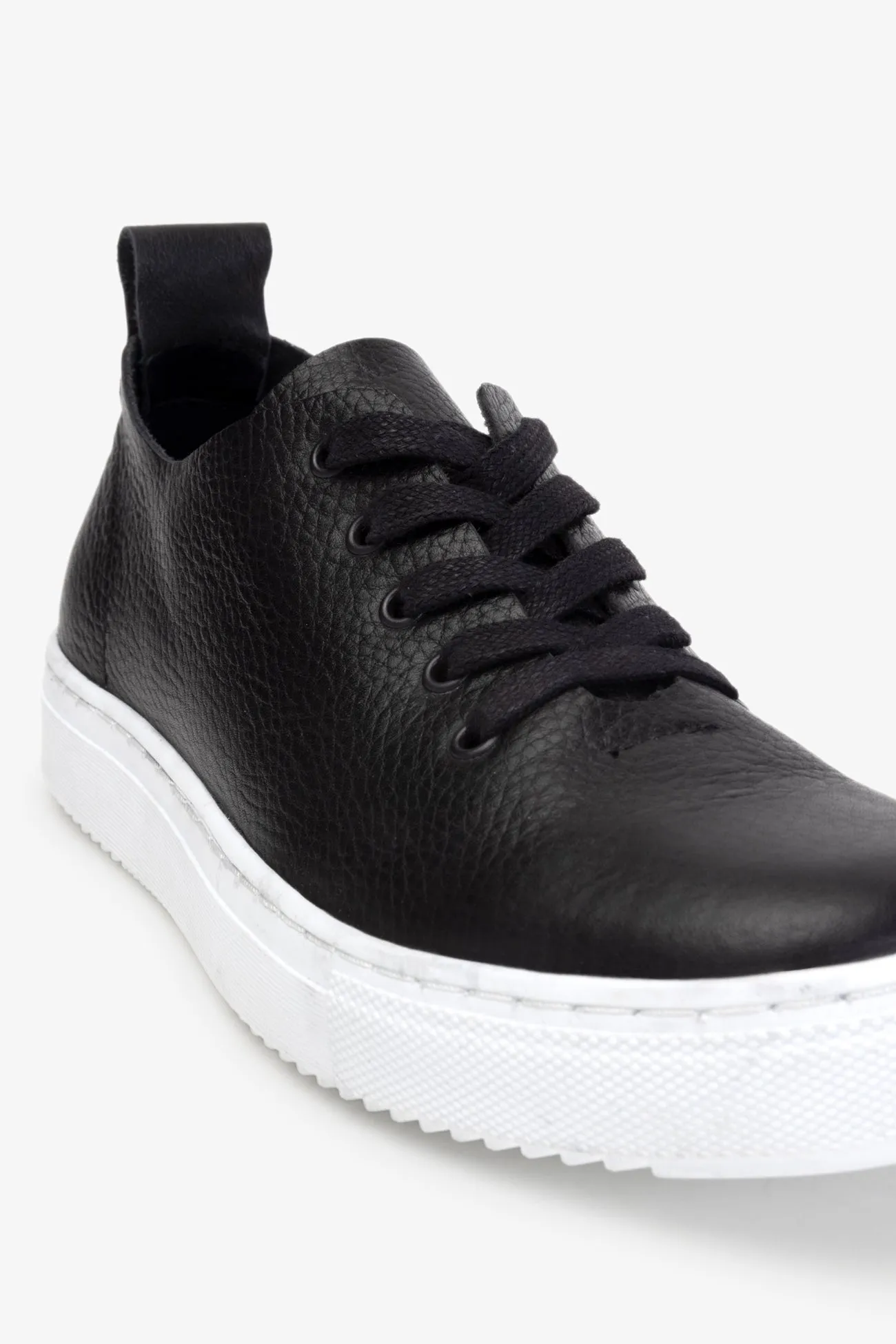 Kit Low Top Leather Sneakers