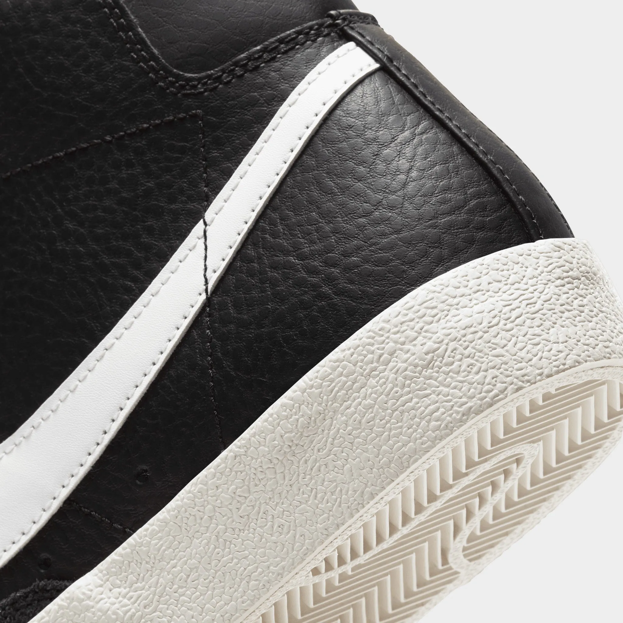 Nike Blazer Mid '77 Vintage Black / White - Sail