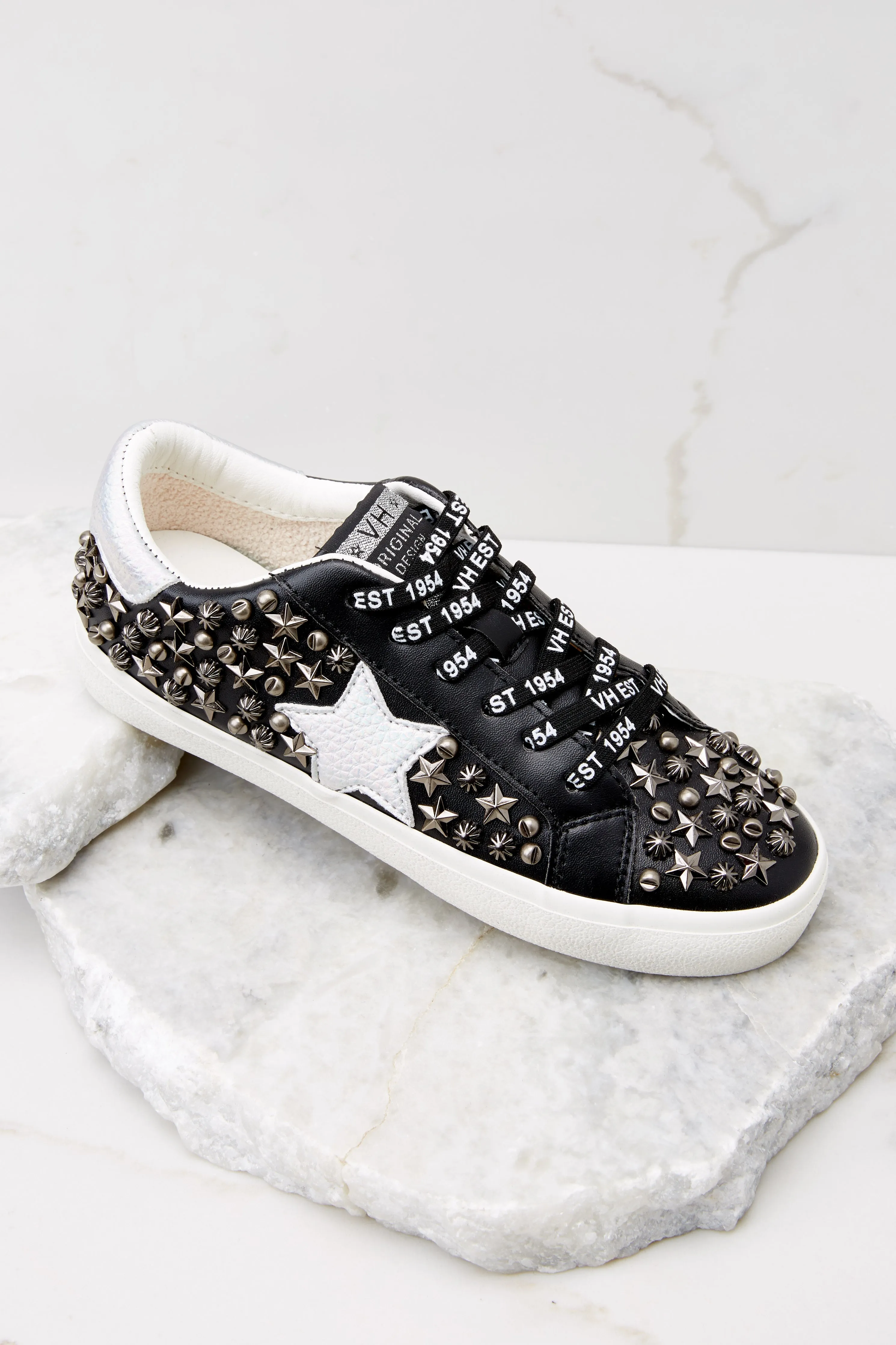 Sutton Black Sneakers