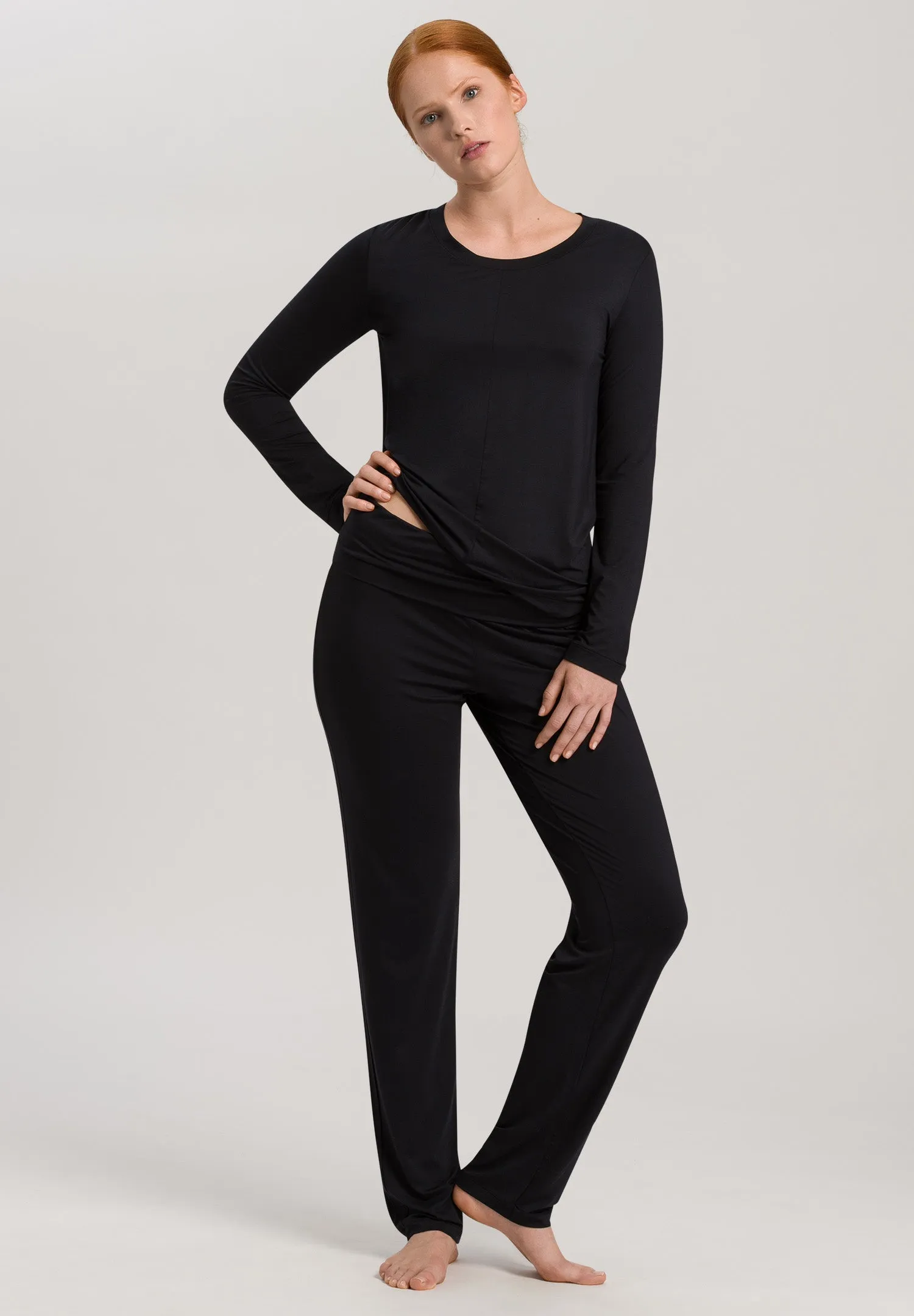 Yoga Relaxed Scoop Neck Top | Black 77996-019